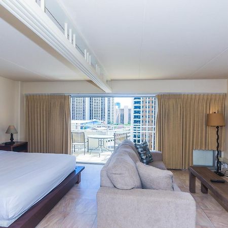Ilikai Tower One Bedroom Lagoon View Waikiki Condos With Lanai & Free Wifi Хонолулу Стая снимка