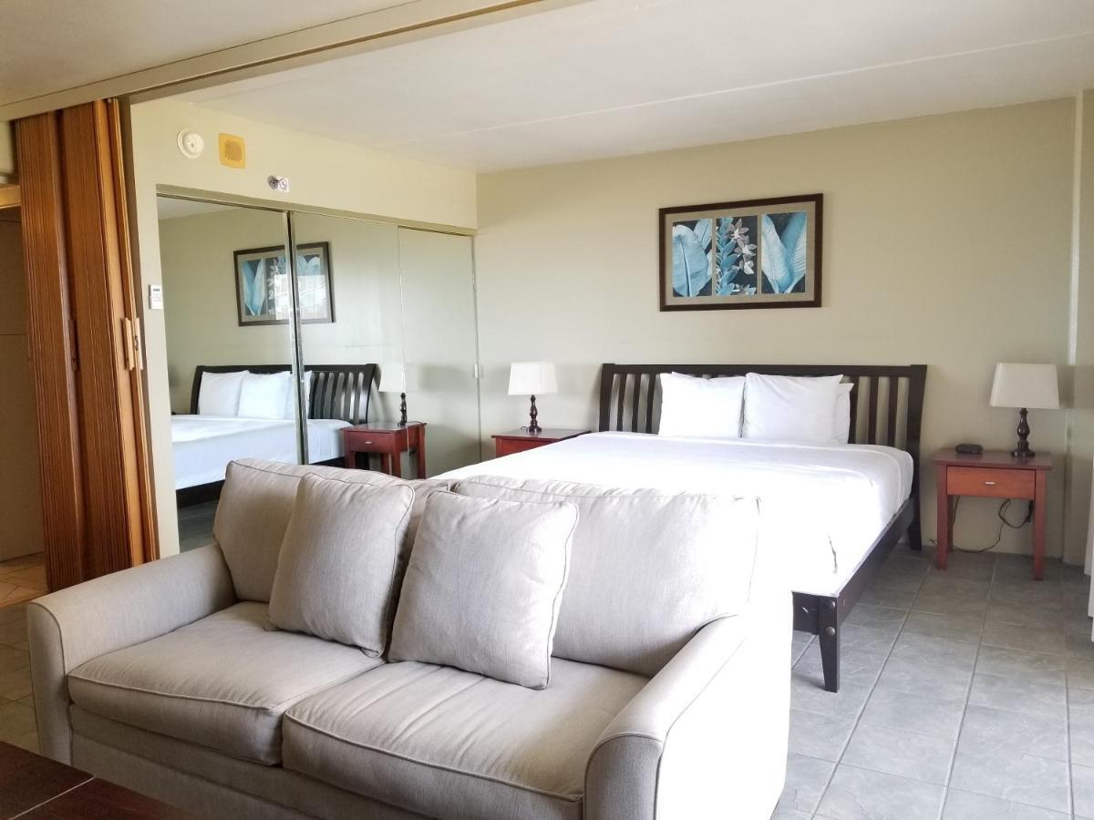 Ilikai Tower One Bedroom Lagoon View Waikiki Condos With Lanai & Free Wifi Хонолулу Стая снимка