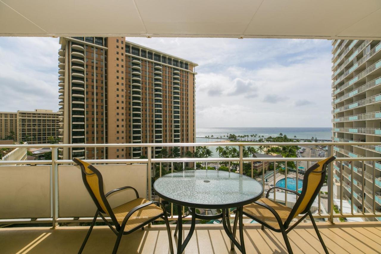 Ilikai Tower One Bedroom Lagoon View Waikiki Condos With Lanai & Free Wifi Хонолулу Стая снимка
