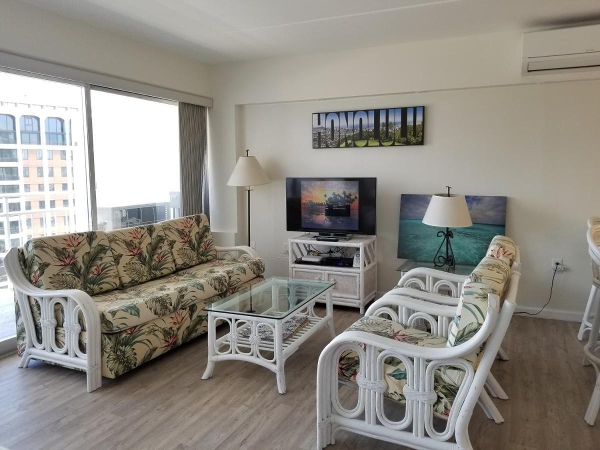 Ilikai Tower One Bedroom Lagoon View Waikiki Condos With Lanai & Free Wifi Хонолулу Стая снимка