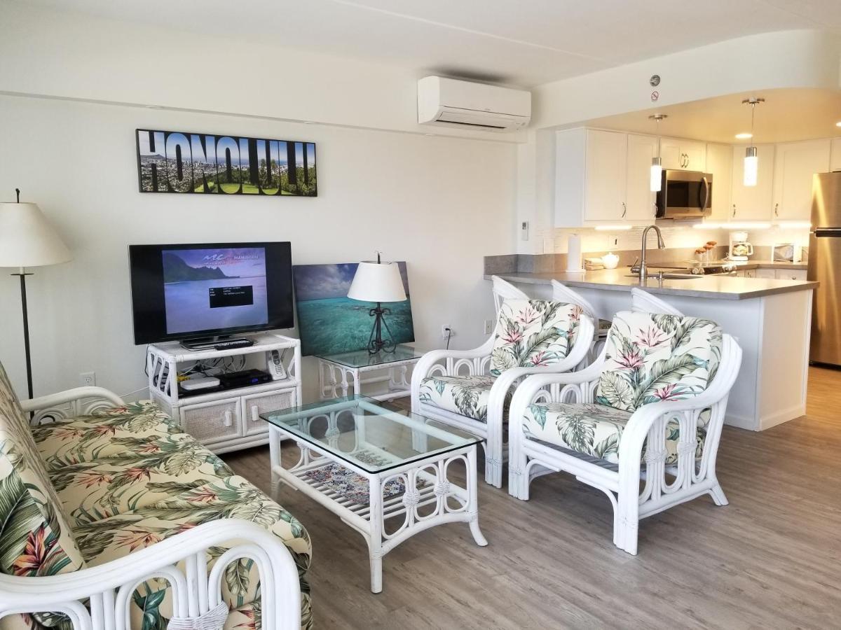 Ilikai Tower One Bedroom Lagoon View Waikiki Condos With Lanai & Free Wifi Хонолулу Стая снимка