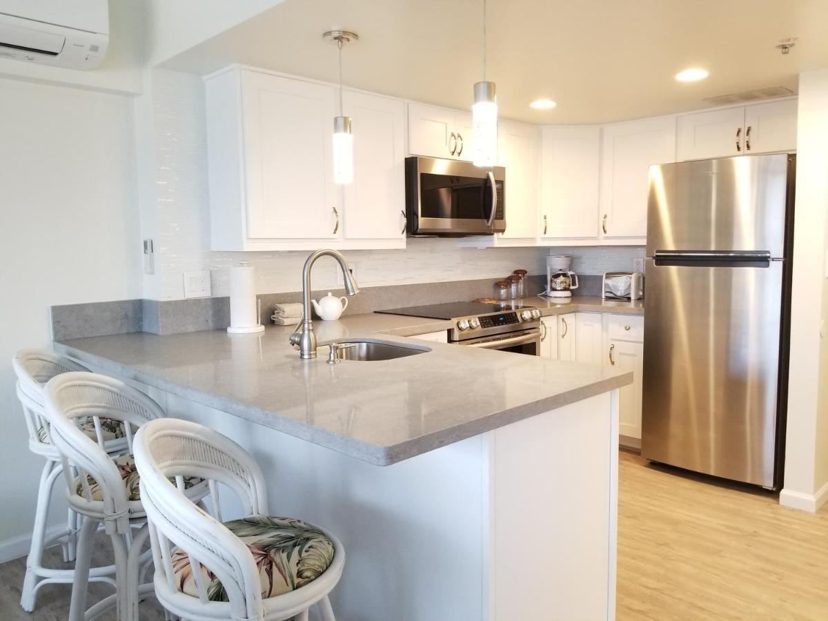 Ilikai Tower One Bedroom Lagoon View Waikiki Condos With Lanai & Free Wifi Хонолулу Стая снимка