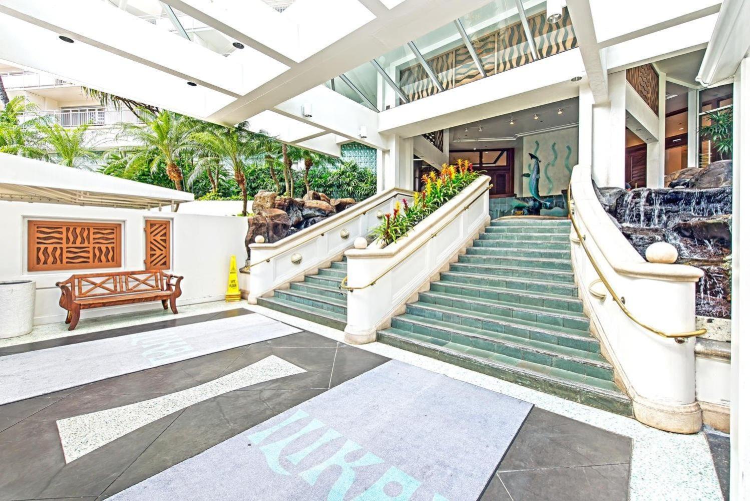 Ilikai Tower One Bedroom Lagoon View Waikiki Condos With Lanai & Free Wifi Хонолулу Стая снимка