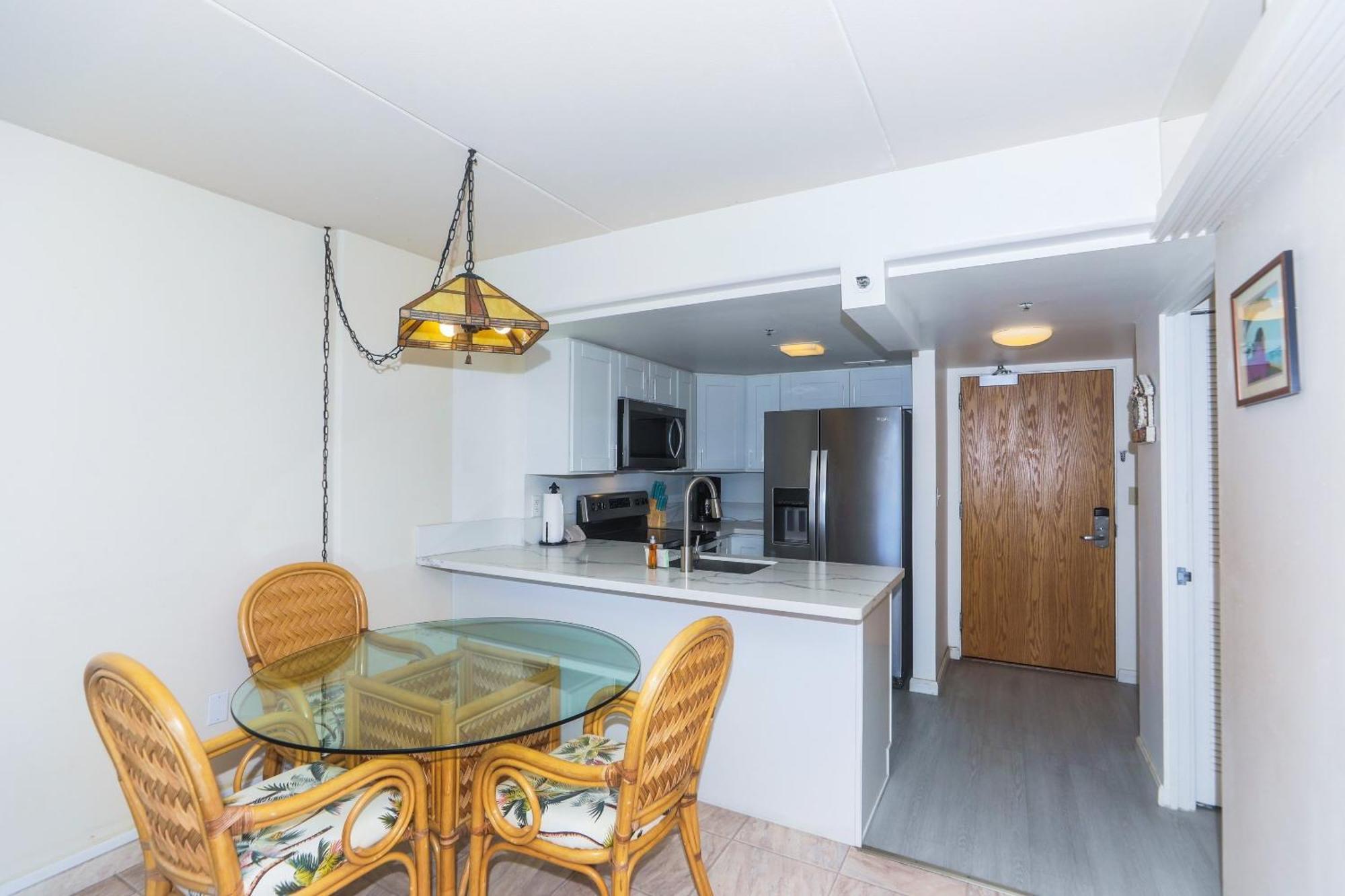 Ilikai Tower One Bedroom Lagoon View Waikiki Condos With Lanai & Free Wifi Хонолулу Стая снимка