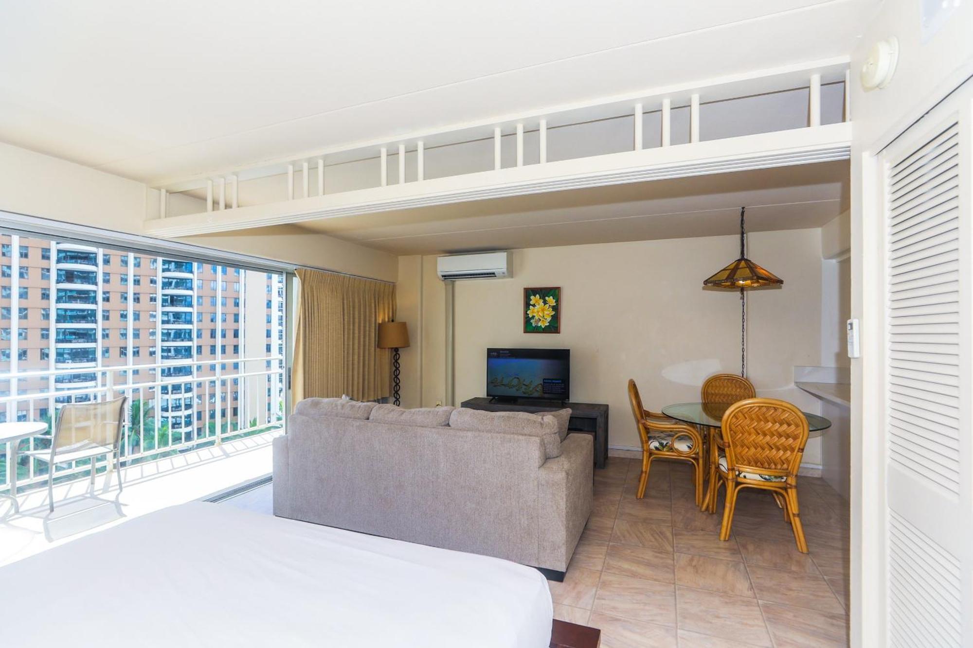 Ilikai Tower One Bedroom Lagoon View Waikiki Condos With Lanai & Free Wifi Хонолулу Стая снимка
