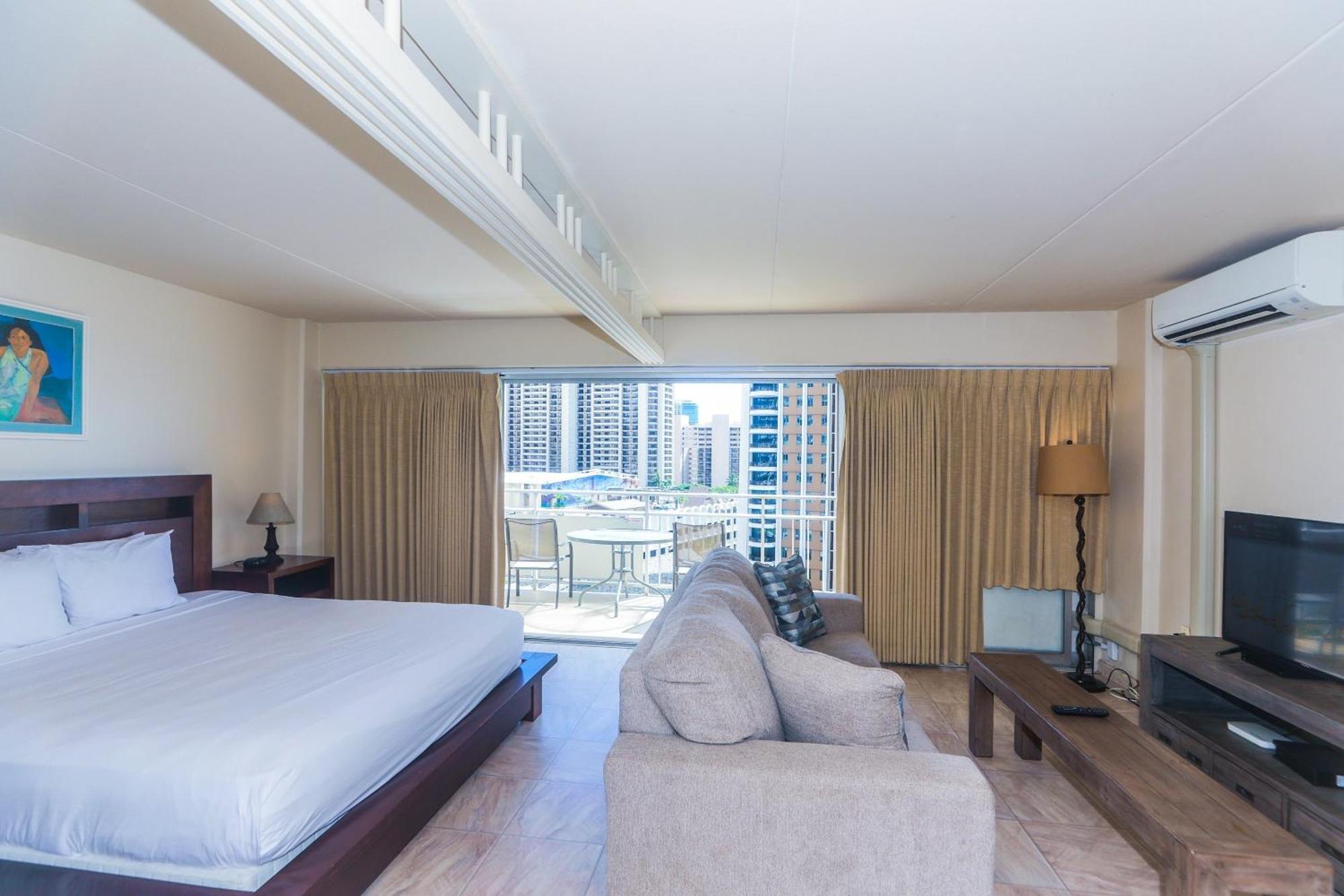 Ilikai Tower One Bedroom Lagoon View Waikiki Condos With Lanai & Free Wifi Хонолулу Стая снимка